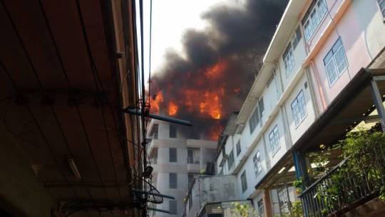 ภาพเหตุการณ์ไฟไหม้อาคาร 10 ชั้นกลางกรุง
