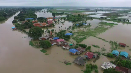 น้ำท่วมสูง อ.เสนา อยุธยา ชาวบ้านกว่า 2,000 หลังเดือดร้อน