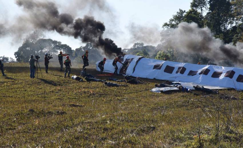 ประมวลภาพจำลองเหตุการณ์ "การช่วยชีวิต" เครื่องบินตกป่าเขาใหญ่