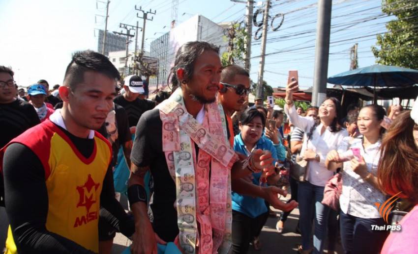 "ตูน" วิ่งถึง อ.บางกรวย นนทบุรี ยอดเงินบริจาคอยู่ที่ 567 ล้านบาท