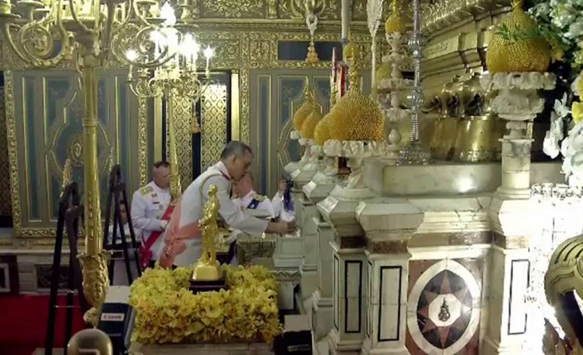 สมเด็จพระเจ้าอยู่หัว ทรงบรรจุพระบรมราชสรีรางคาร รัชกาลที่ 9