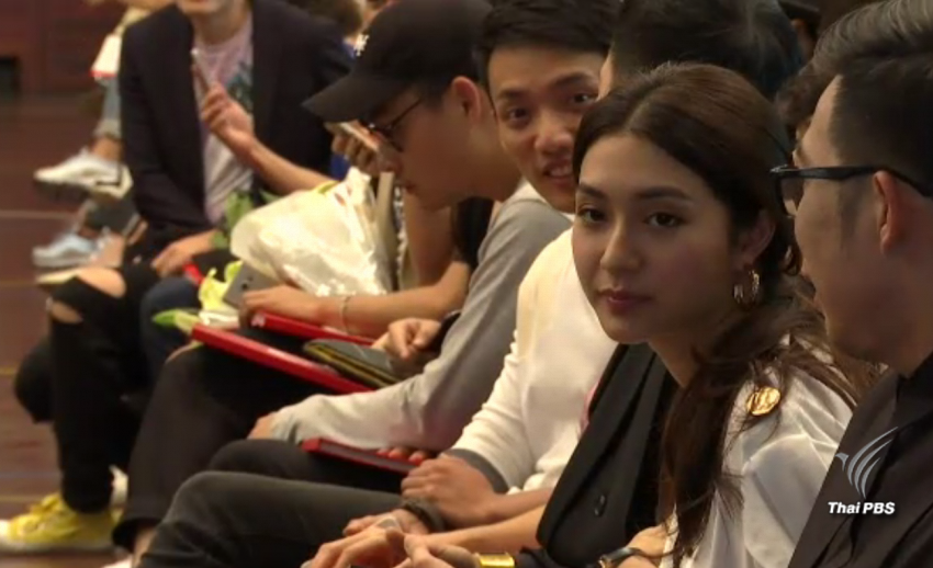 "มิว นิษฐา" ให้กำลังใจรุ่นน้องแฟชั่นโชว์โปรเจกต์จบ