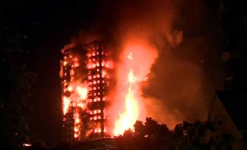 จนท.เร่งค้นหาผู้รอดชีวิตเหตุเพลิงไหม้ตึกในกรุงลอนดอน ดับแล้ว 6 คน