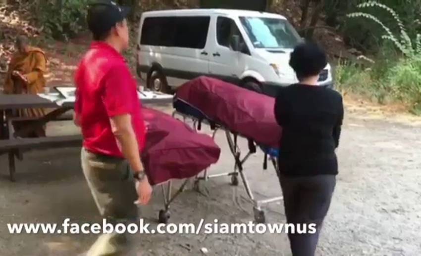 ญาติเตรียมจัดพิธีบำเพ็ญกุศล 2 นศ.ไทยขับรถตกหน้าผา