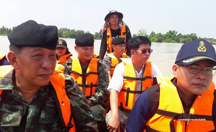 ผู้ว่าฯ สุโขทัยลงตรวจน้ำท่วม "คีรีมาศ” -สั่งระบายน้ำสูง 1 เมตร