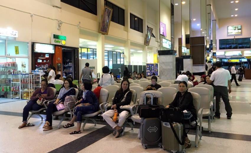 ผู้โดยสารตกค้างสนามบินนครศรีฯ 130 คน เร่งส่งต่อสนามบินใกล้เคียง 