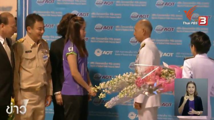 แห่รับ “เมย์-รัชนก” กลับบ้าน หลังคว้าแชมป์สิงคโปร์ โอเพ่น ขึ้นแท่นแบดมินตันมือ 1 โลก
