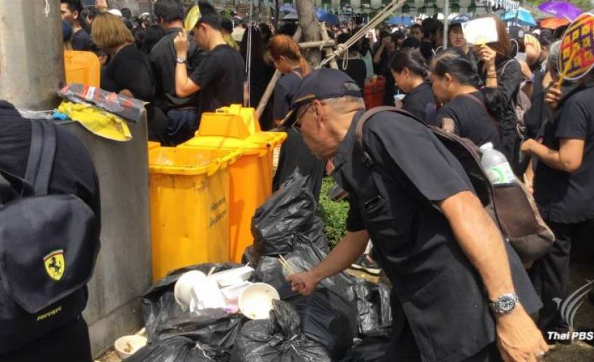 ขอประชาชนนำกล่องข้าว-ขวดน้ำมาเอง ลดขยะรอบสนามหลวงวันละ 76 ตัน