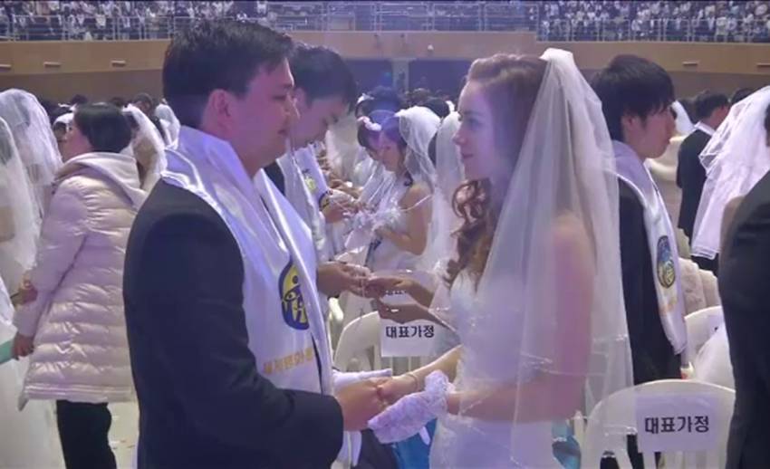 โบสถ์แห่งความสามัคคีจัดสมรสหมู่ 3,000 คู่ในเกาหลีใต้
