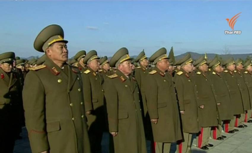 ทหารเกาหลีเหนือสวนสนามยิ่งใหญ่แสดงความภักดีต่อผู้นำตระกูลคิม