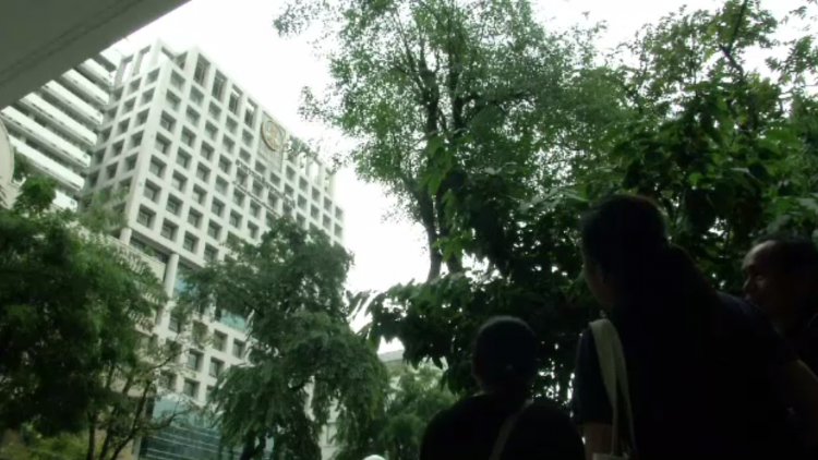 ประชาชนตั้งปณิธานเจริญรอยตามเบื้องพระยุคลบาท