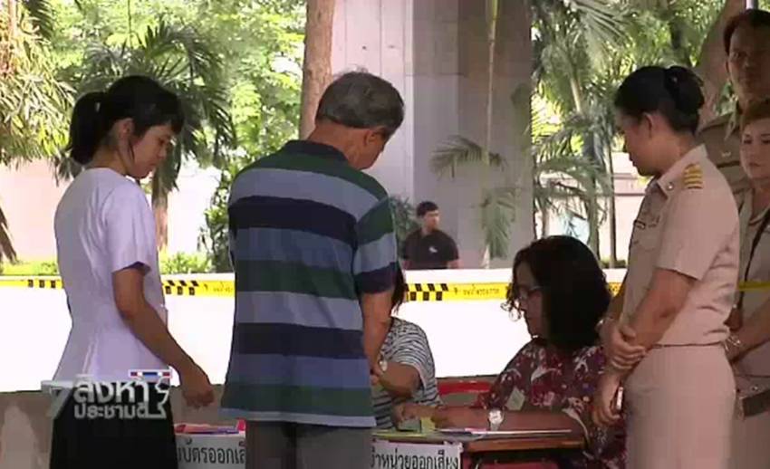 กกต.ชี้คนกรุงใช้สิทธิ์ประชามติมากกว่าปี 50 รู้ผลไม่เกิน 2 ทุ่ม