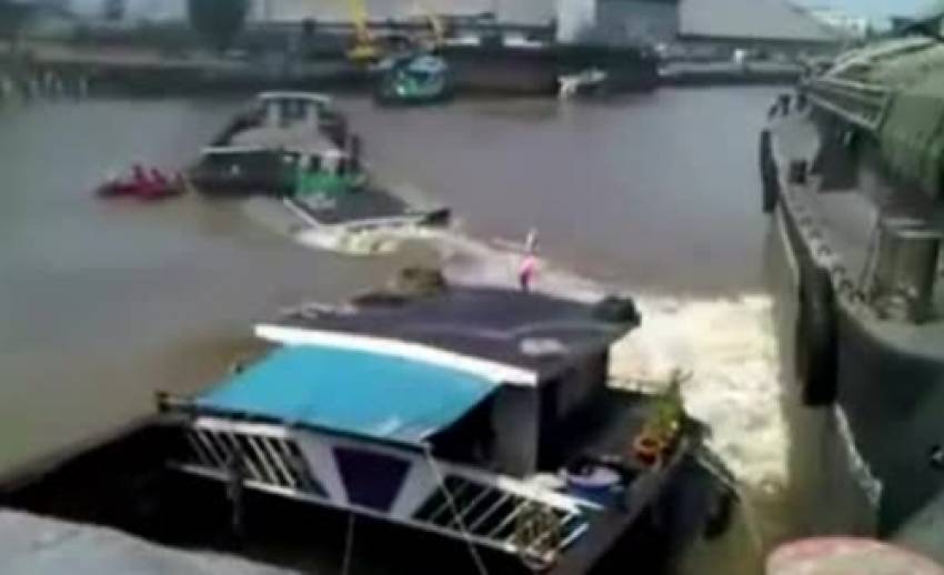 “กรมเจ้าท่า” คาดกู้เรือบรรทุกหินจมแม่น้ำป่าสักได้พรุ่งนี้