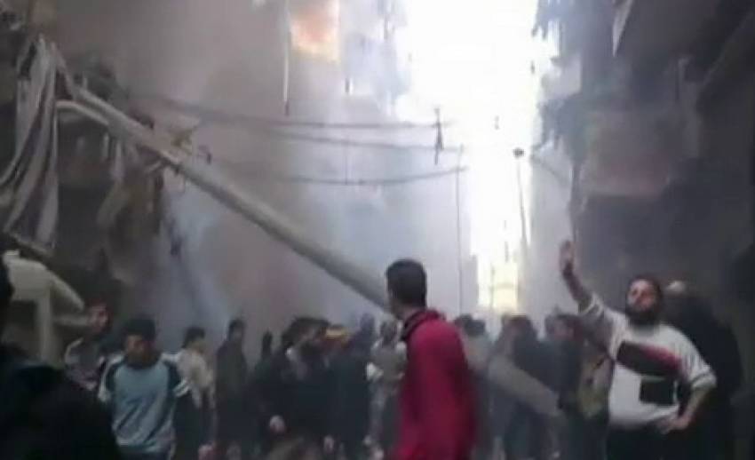รัฐบาลซีเรียโจมตีกบฏด้วยระเบิดเพลิง