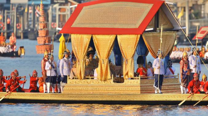 ปีติ "ในหลวง-พระราชินี" เสด็จฯ เลียบพระนครโดยขบวนพยุหยาตราทางชลมารค