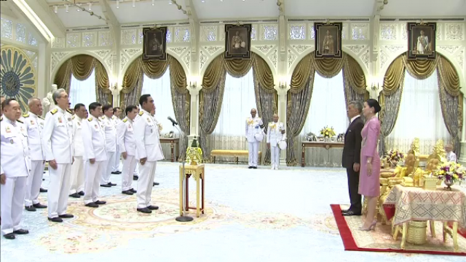 คณะรัฐมนตรีใหม่ เข้าเฝ้าฯ ถวายสัตย์ปฏิญาณ – ประชุมนัดแรกทันที