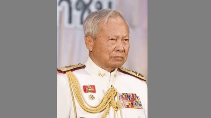 เทิดเกียรติคลุมธงชาติ "พล.อ.เปรม" เคลื่อนร่างไปวัดเบญฯ