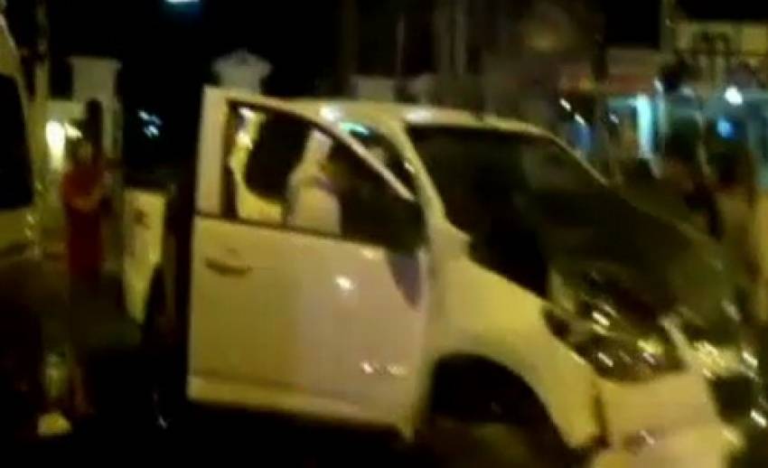เกิดอุบัติเหตุรถกระบะชนรถตู้ใน จ.ชลบุรี บาดเจ็บ 7 คน