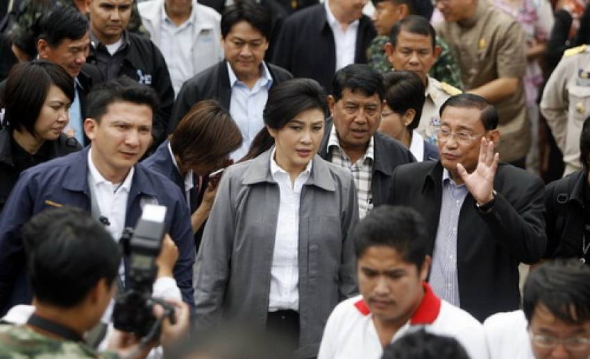 "ยิ่งลักษณ์"ลงพื้นที่ภาคใต้ อนุมัติตั้งศูนย์รักษาความปลอดภัยครู