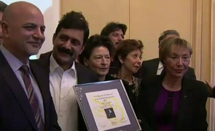 ฝรั่งเศสมอบรางวัล"ซิโมน เดอ โบวัวร์" ให้ เด็กหญิงปากีสถาน