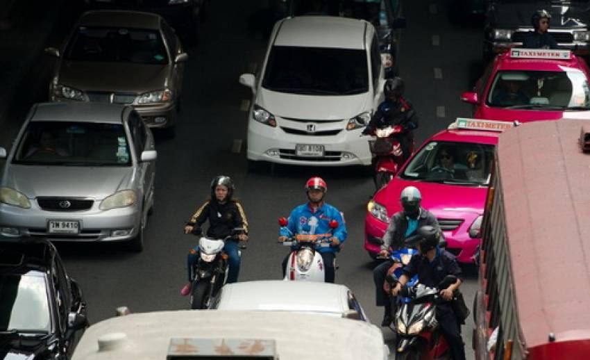 "นิด้าโพล" เผยประชาชนเชื่อสาเหตุ "รถติด" มากขึ้น จากนโยบายรถยนต์คันแรก