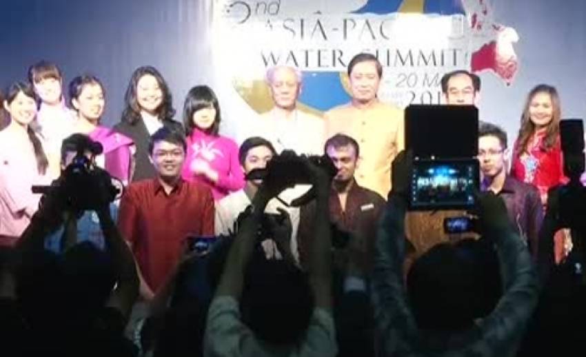 ตำรวจรับมือชุมนุมคัดค้านแผนบริหารน้ำในที่ประชุมผู้นำด้านน้ำ