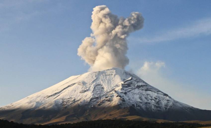 "ภูเขาไฟ" ในเม็กซิโกปะทุอย่างรุนแรง ส่งผลหลายเที่ยวบินต้องถูกยกเลิก