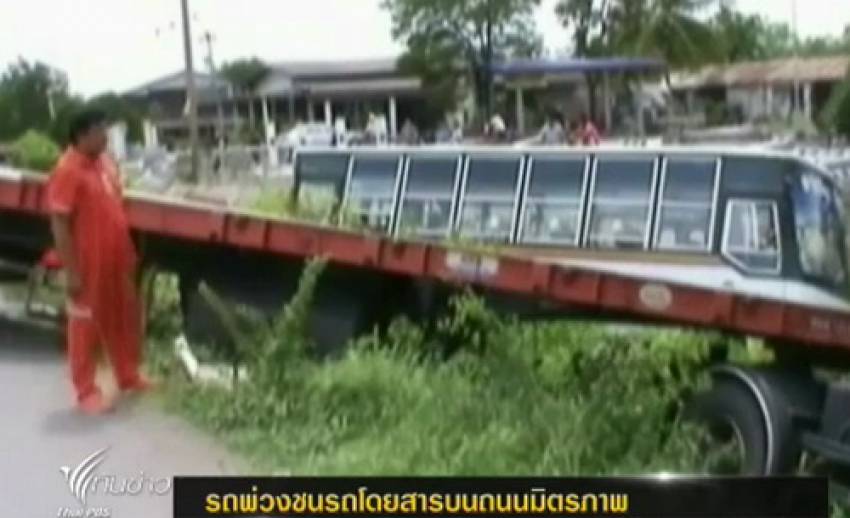 เกิดอุบัติเหตุรถพ่วงชนรถโดยสารบนถนนมิตรภาพ จ.นครราชสีมา