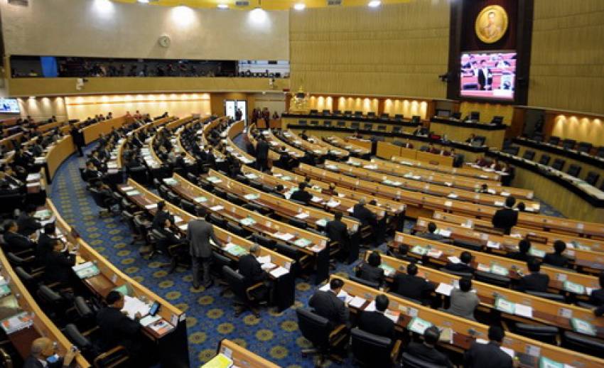 "เจริญ"สั่งพักการประชุมสภาฯ หลัง ส.ส.ฝ่ายรัฐบาลเสนอ ปิดประชุม