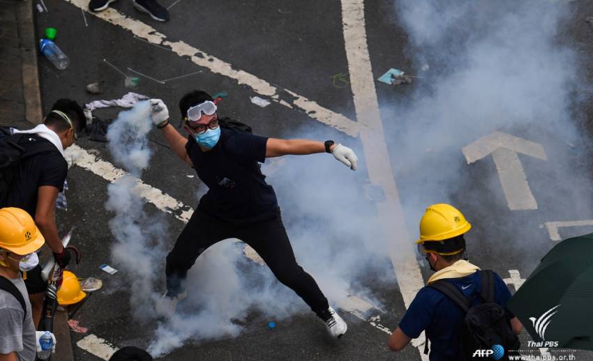 ตำรวจฮ่องกงยิงแก๊สน้ำตา สลายชุมนุมประท้วงกฎหมายส่งผู้ร้ายข้ามแดน