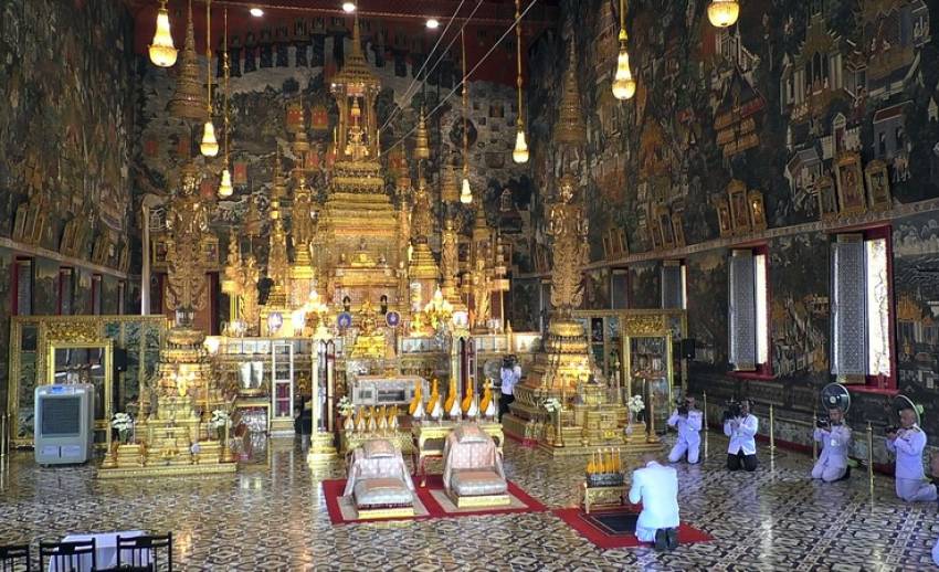 อัญเชิญพระสุพรรณบัฏ ดวงพระบรมราชสมภพ และพระราชลัญจกร