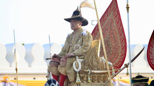 รัชกาลที่ 10 เสด็จพระราชดำเนินเลียบพระนคร