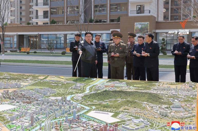 ผู้นำเกาหลีเหนือขณะเปิดงานโครงการที่อยู่ใหม่