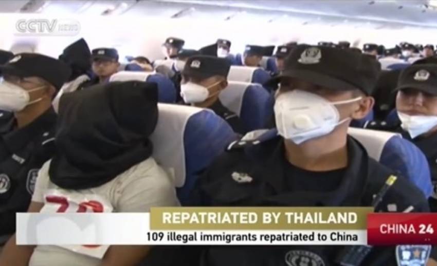 จีนเผยแพร่ภาพชาวอุยเกอร์ถูกส่งกลับจากไทย มัดมือ-คลุมถุงดำ