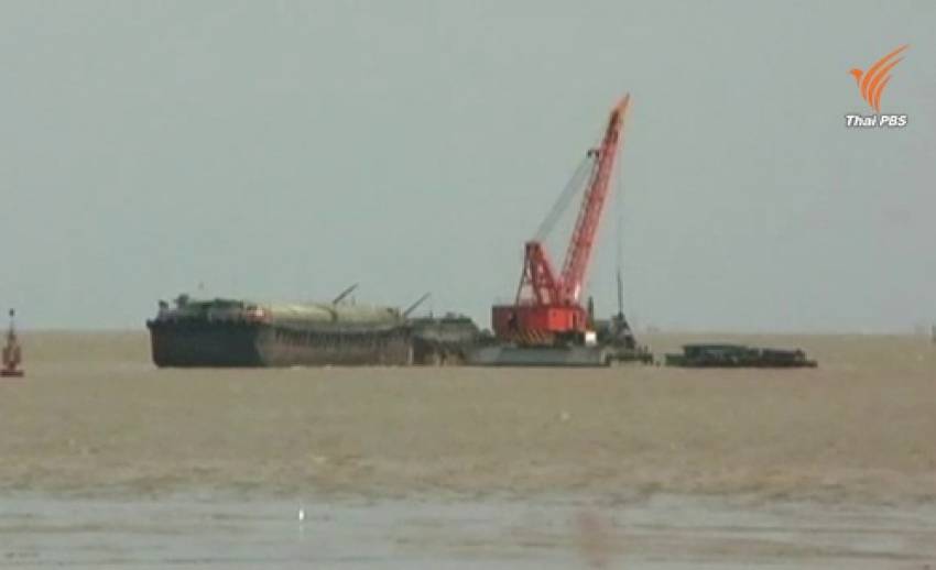 เร่งขนถ่ายถ่านหินออกจากเรือภัทร 33 ก่อนกู้เรือบริเวณปากอ่าวเจ้าพระยา