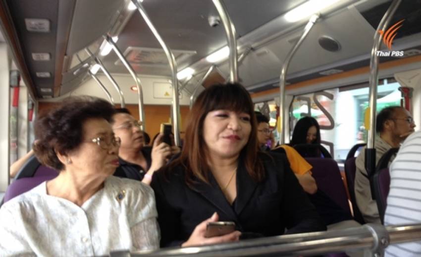 ผู้โดยสารปลื้ม "รถเมล์ไฟฟ้า" ใหม่-สะอาด แต่ยังห่วงเรื่องค่าโดยสาร