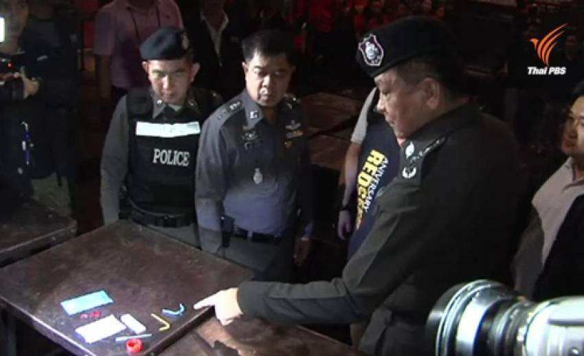 ตรวจสถานบันเทิงเปิดเกินเวลาย่านภาษีเจริญ พบยาเสพติด-ไม่มีใบอนุญาต