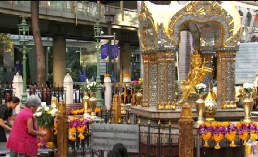 ตร.ตรวจสอบที่เกิดเหตุเสร็จแล้ว เปิดศาลท้าวมหาพรหมให้ประชาชนสักการะ