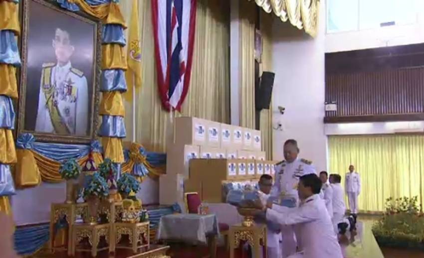 ผู้ว่าฯ 76 จังหวัดรับมอบเสื้อ-เข็มกลัดพระราชทาน Bike for Mom