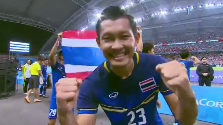 สรุปข่าวเด่นปี 58 : ปีทองของฟุตบอลไทย