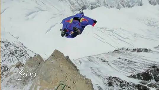 นักกีฬาผาดโผนชาวรัสเซียกระโดดจากยอดเขาเอเวอร์เรสต์