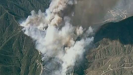 เกิดไฟป่าในรัฐแคลิฟอร์เนียของสหรัฐฯ เพลิงผลาญกว่า 2,500 ไร่         