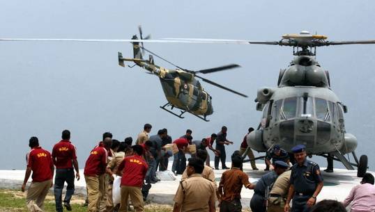 เครื่องบินกู้ภัยน้ำท่วมอินเดียตก เสียชีวิต 9 คน