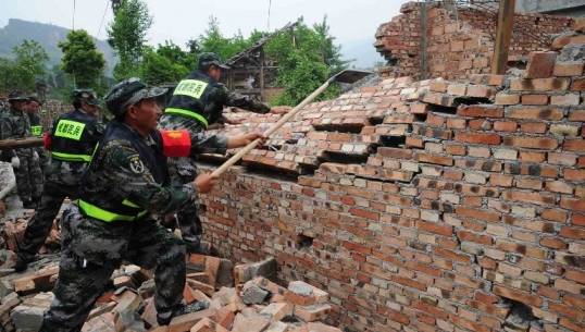 ทีมกู้ภัย 17,000 นายเดินหน้าค้นหาผู้รอดชีวิตแผ่นดินไหวในจีนต่อ