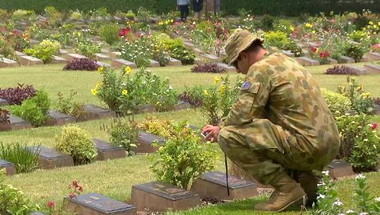 ย้อนรอย "ANZAC DAY" วันระลึกถึงเชลยศึกที่เสียชีวิตระหว่างสร้างทางรถไฟ จ.กาญจนบุรี