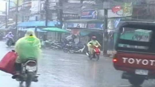 อุตุฯเตือน "สงกรานต์" ภาคใต้ฝนตกหนัก-หนักมาก คลื่นสูง 2-3 เมตร
