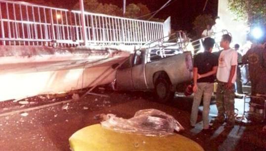 สะพานลอยถล่มทับรถกระบะ บริเวณถนนบรมราชชนนีคนขับเสียชีวิต 1 คน