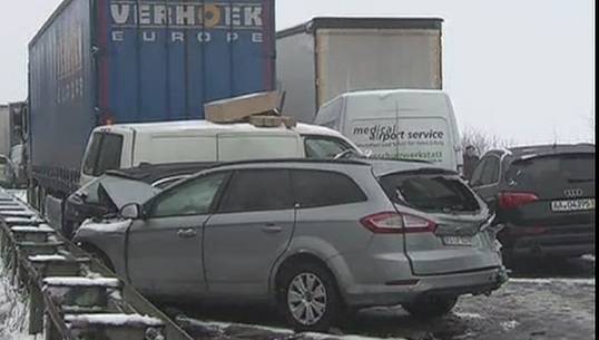 รถชนกันกว่า 100คัน ในเยอรมนี เหตุสภาพอากาศเลวร้ายจากหิมะตก 