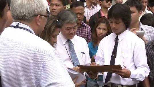 "ผู้บริหารจุฬาฯ" ยันทบทวนรายละเอียดตามขั้นตอน หลัง "น.ศ.-ศิษย์เก่า" อุเทนถวายยื่นหนังสือขอคืนพื้นที่