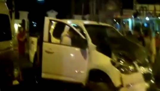 เกิดอุบัติเหตุรถกระบะชนรถตู้ใน จ.ชลบุรี บาดเจ็บ 7 คน